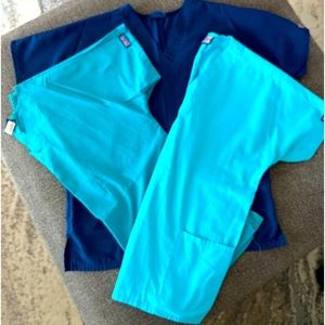 Set of 3 scrub tops